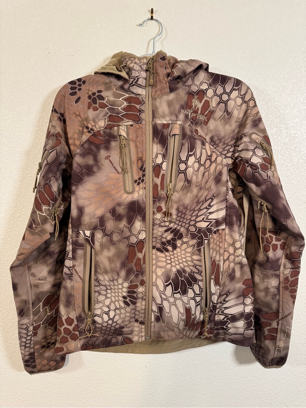 Kryptek Women’s Camouflage Softshell Jacket - Brown S